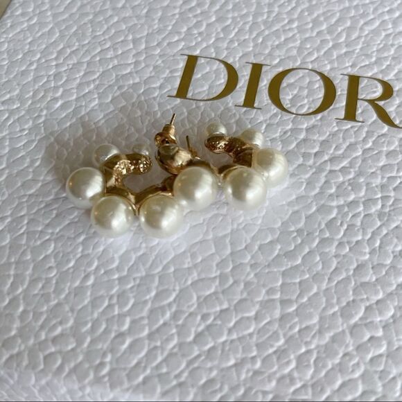 White and Gold Pearl Earrings - Picture 4 of 4